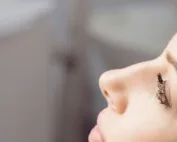 Perfil feminino com nariz harmonioso (rinoplastia no Porto e em Braga)