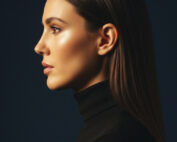 Perfil feminino com nariz harmonioso (rinoplastia)